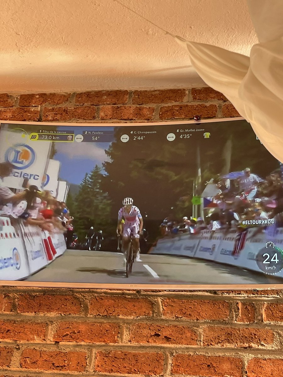 Desde #Loja #Ecuador siguiendo, apoyando a <a href="/RichardCarapazM/">Richard Carapaz M</a>  en #ELTOURXRCN