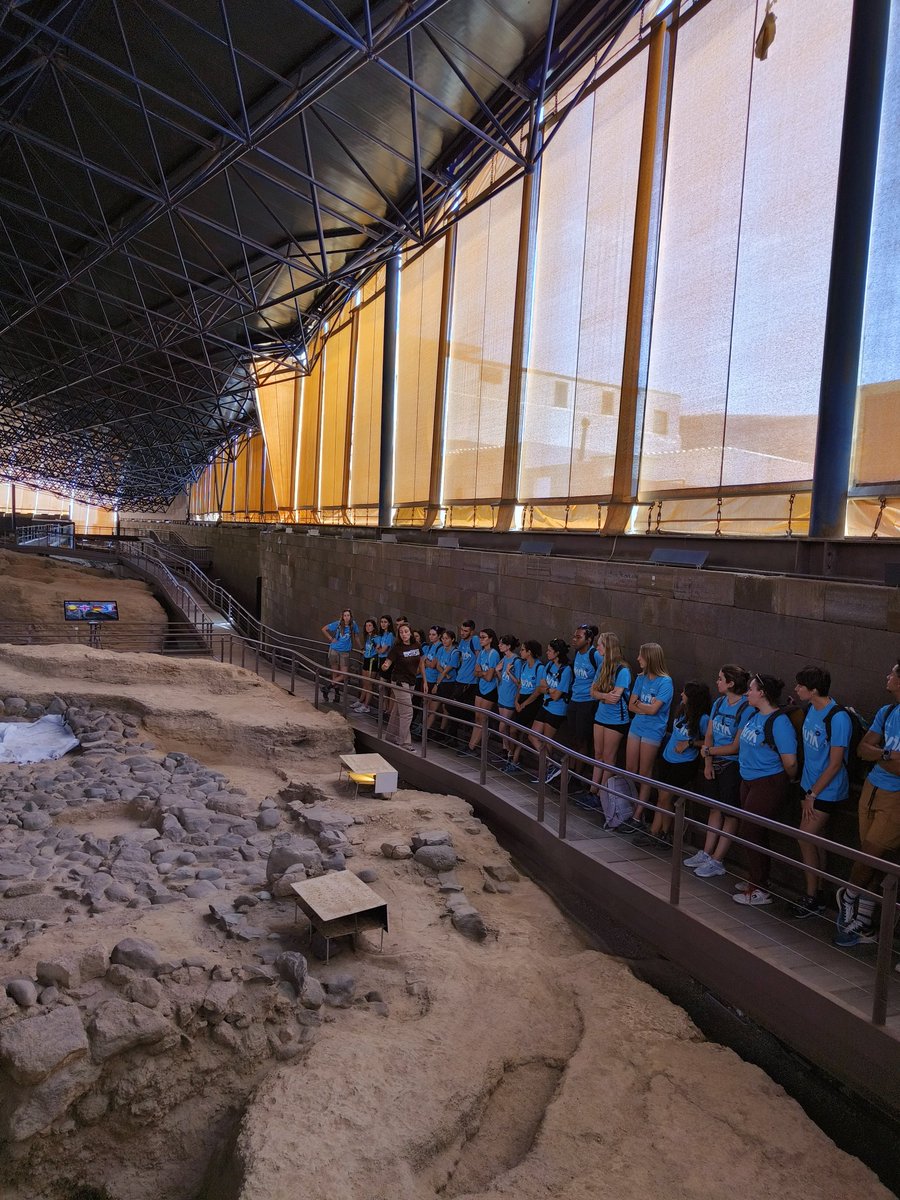 En este primer día de #RutaSiete hemos tenido la oportunidad de visitar la Cueva Pintada de Gáldar, adentrándonos en los secretos de este parque arqueológico <a href="/AytoGaldar/">Ayuntamiento de Gáldar</a> <a href="/turismogaldar/">Visit Gáldar</a>.
Esto no ha hecho más que empezar... 👣