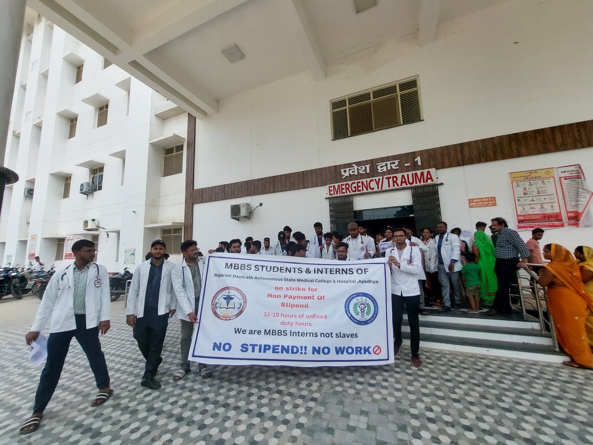 imajdnup's tweet photo. The medical interns of Rajarshi Dashrath Autonomous State Medical College & Hospital , #Ayodhya have started a strike from today for the non payment of stipend. They waited for the response from official authorities neither did they consider the basic rights nor did they reply to them,so they started with the strike. It's not just an issue only of this college, it's happening in many colleges. 

IMA-JDN UP stands in solidarity with their demands and requests Hon'ble Union Health Minister Shri @JPNadda ji and Dy CM & Health Minister UP Shri @brajeshpathakup ji to take some quick action.

@ANI @aajtak @IndiaToday @indiatvnews @MoHFW_INDIA @CMOfficeUP