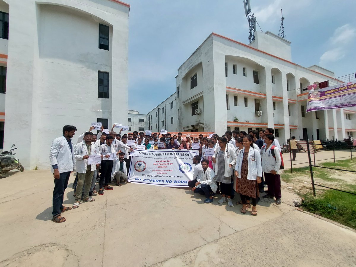 imajdnup's tweet photo. The medical interns of Rajarshi Dashrath Autonomous State Medical College & Hospital , #Ayodhya have started a strike from today for the non payment of stipend. They waited for the response from official authorities neither did they consider the basic rights nor did they reply to them,so they started with the strike. It's not just an issue only of this college, it's happening in many colleges. 

IMA-JDN UP stands in solidarity with their demands and requests Hon'ble Union Health Minister Shri @JPNadda ji and Dy CM & Health Minister UP Shri @brajeshpathakup ji to take some quick action.

@ANI @aajtak @IndiaToday @indiatvnews @MoHFW_INDIA @CMOfficeUP