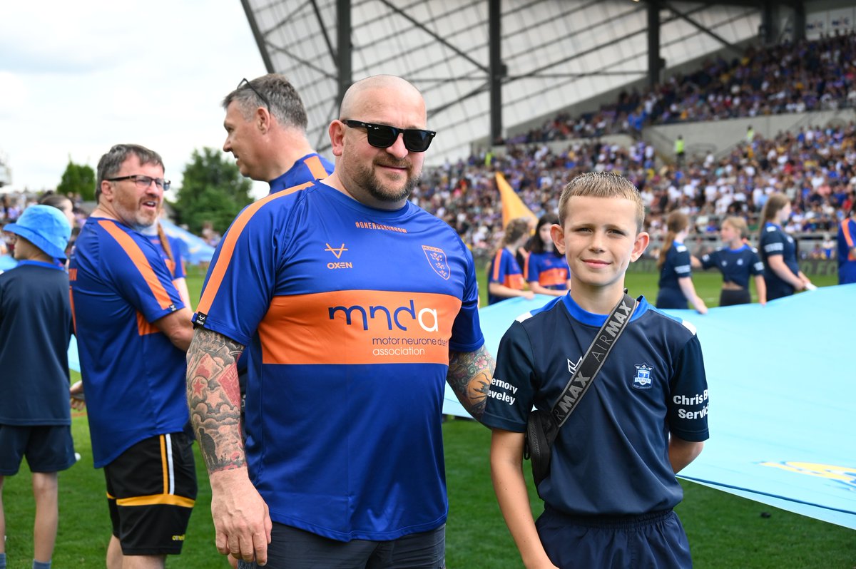 RugbyLeeds's tweet photo. What better way to spend a Saturday afternoon than taking part in our match day activity here at AMT Headingley?!🤩🏉

A massive shoutout to the teams who helped out with our pre-match flags and guard of honour🙌 https://t.co/VhKdRfK6dX
