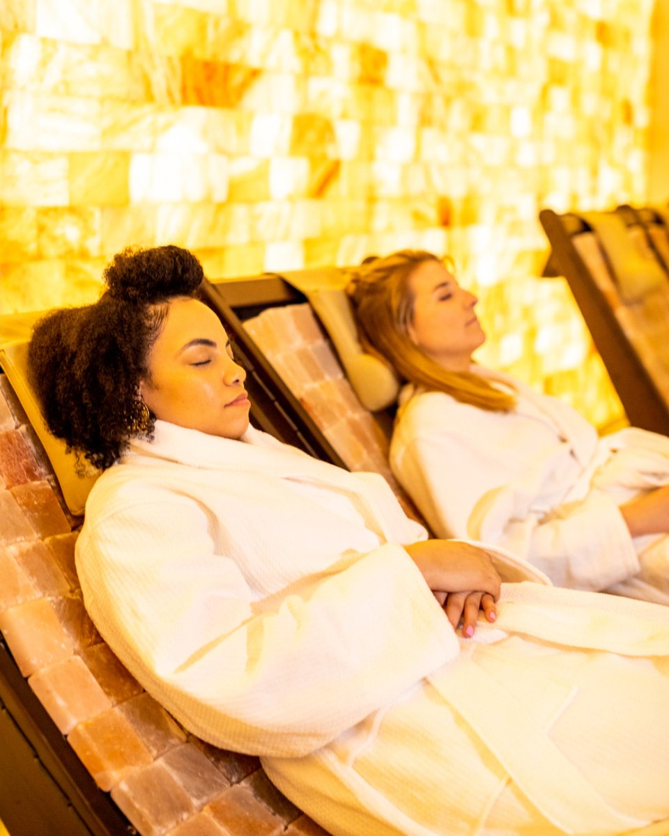 Margaritaville's tweet photo. 𝐒𝐩𝐚 𝐃̶𝐚̶𝐲̶ 𝐖𝐞𝐞𝐤!

7 days at a St. Somewhere Spa is *almost* just enough.

#EverybodyDeservesAMassageWeek

📍@MVROrlando at https://t.co/FMGyDfPIAr https://t.co/vBl83eUk9s