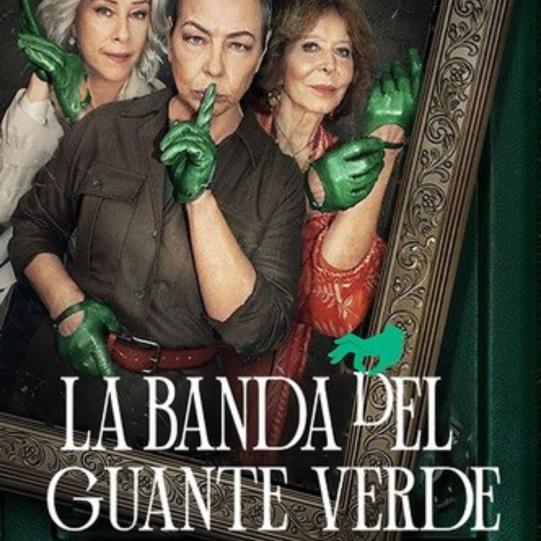 marggy69's tweet photo. “La banda del guante verde”  está de vuelta en Netflix. Después de decidir retirarse, en la primera temporada, nuestras encantadoras ancianas, se ven obligadas a volver al mundo del crimen para ayudar al hijo de una de ellas a saldar una deuda peligrosa. 

En esta segunda temporada, la serie mantiene su tono alegre con diálogos chispeantes y situaciones cómicas, sigue la fórmula de las clásicas comedias de atracos, pero con el carisma único de sus protagonistas. No busca revolucionar la televisión, pero cumple a la perfección con su objetivo de entretener. Es una opción perfecta para quienes buscan entretenimiento sin complicaciones, con personajes entrañables y una trama que, sin ser innovadora, nos hará pasar sin lugar a dudas un buen rato. #series #Netflix #Labandadelguanteverde