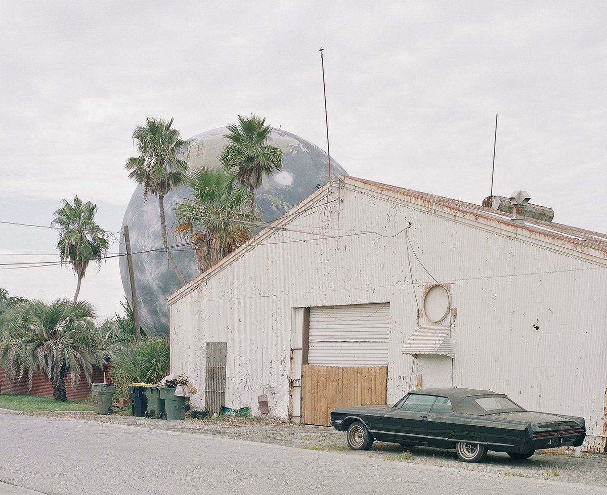 UrbanautPodcast's tweet image. 📸 "I See Nothing" by Frank Marshal captures America's quiet desolation and resilience. Explore hauntingly beautiful landscapes devoid of people. #FrankMarshal #Photography #ISeeNothing #AmericanLandscape #ArtisticExpression #DocumentaryPhotography
