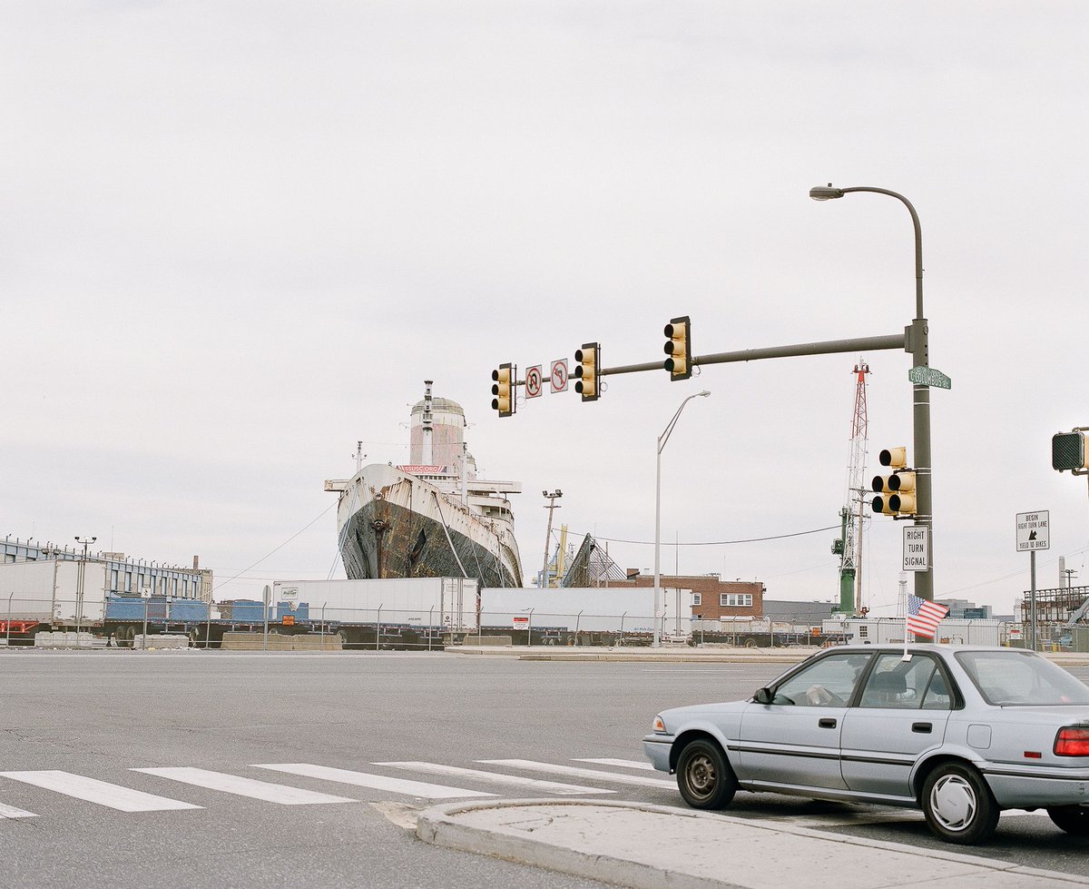 UrbanautPodcast's tweet image. 📸 "I See Nothing" by Frank Marshal captures America's quiet desolation and resilience. Explore hauntingly beautiful landscapes devoid of people. #FrankMarshal #Photography #ISeeNothing #AmericanLandscape #ArtisticExpression #DocumentaryPhotography