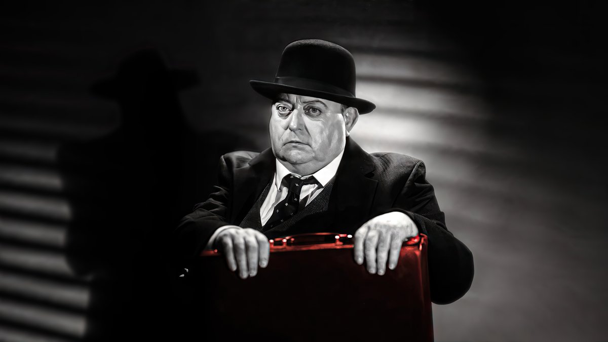 I'm excited to announce our Hitchcockian #horror film "Black Chariot," starring Laurence R. Harvey! Set in the 1950s, this B&amp;W film draws from creepy noir, German expressionism, and #Hitchcock. Follow us on Kickstarter to help us reach 600 followers! 🎬🖤 kickstarter.com/projects/lawri…