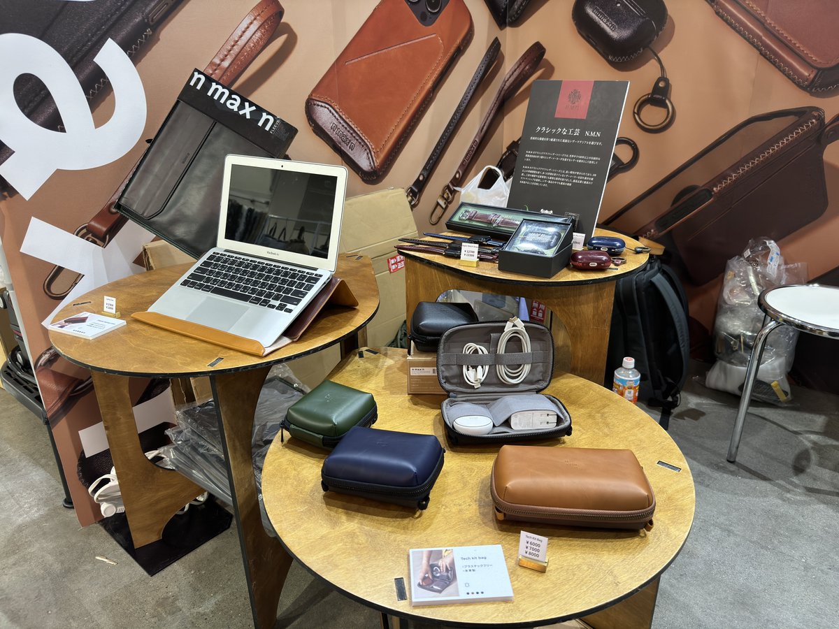 Crazy4Yasu's tweet photo. 台湾のiPhoneケースメーカー『n.max.n』がHand Made in Japan Fes 2024に出展するということで東京ビッグサイト行ってきました!
n.max.n_japanのJames達とも数年ぶりに再会!!
Apple Watchのストラップ買った!!
#nmaxn #iphoneケース #handmadeinjapanfes #handmadeinjapanfes2024 https://t.co/m9tMfzmQWz