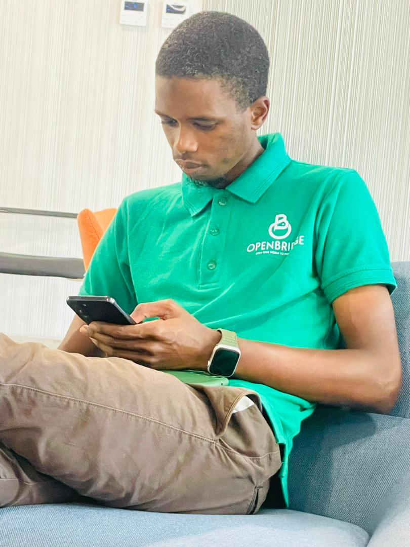 BaldHawaou1's tweet photo. Joyeux anniversaire grand frère @LAfrobuilder longue vie à toi dans la santé je te souhaite tout ce qu'il ya de meilleur dans cette vie 🤗☺️
#Openbridge https://t.co/zLvSqgALX6