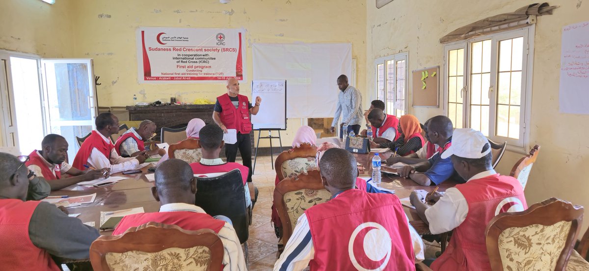 rawanabdalrhma's tweet photo. SRCS in Cooperation with ICRC under first aid program provid TOT training to 20 national SRCS first aid trainers. 
While people learn how to kill we are learning and teaching how to save lives 
#First aid saves lives https://t.co/FarSdUHvT2