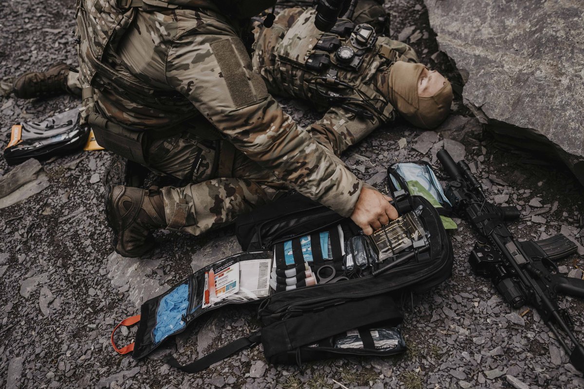 When the luxury of time is not available, the CAT01 will be! Boasting a rapid-access grab-handle that opens up a shock-cord &amp; elastic securing platform for fast access to vital kit in less than 2 seconds without needing to open up numerous pouches. ⏱️

medicslodge.com/shop/-first-ai…