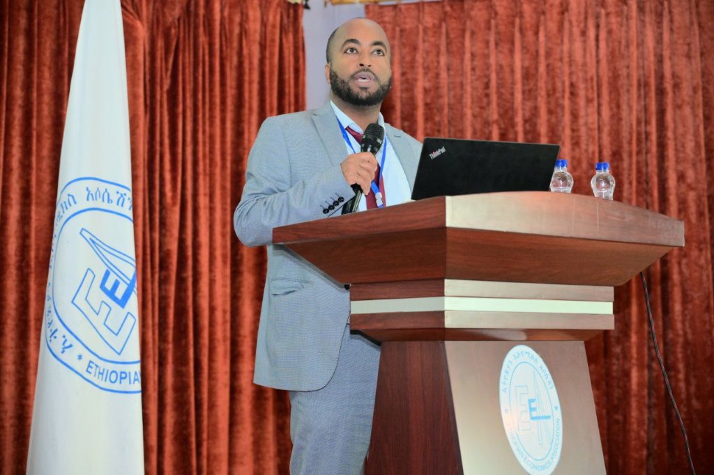 EthioEconAssoc's tweet photo. Dr. Tassew Tadesse, a senior researcher in macroeconomics at EEA, delivered remarks as the discussant for EGR II, highlighting key aspects of the report
#EthiopiaEcon2024 #EGRII #Discussant #EEAResearch #TaxReport https://t.co/8NDZdhfeVp