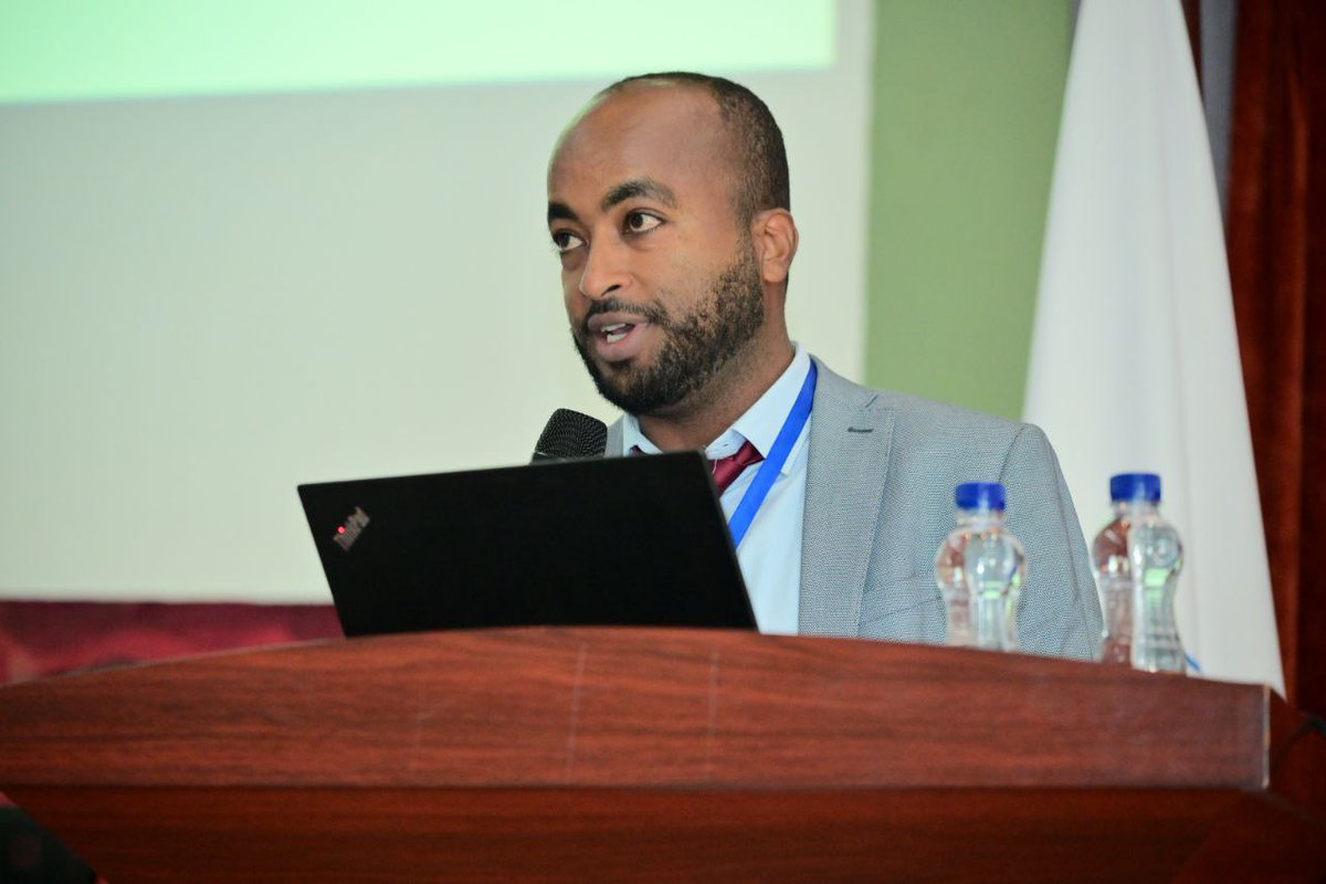 EthioEconAssoc's tweet photo. Dr. Tassew Tadesse, a senior researcher in macroeconomics at EEA, delivered remarks as the discussant for EGR II, highlighting key aspects of the report
#EthiopiaEcon2024 #EGRII #Discussant #EEAResearch #TaxReport https://t.co/8NDZdhfeVp