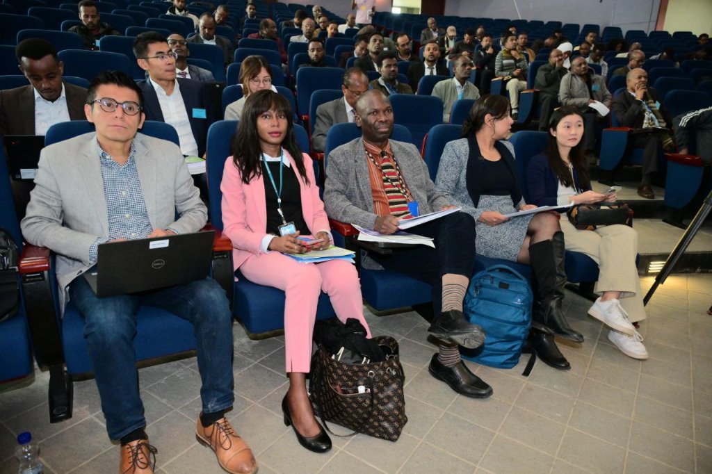 EthioEconAssoc's tweet photo. Dr. Tassew Tadesse, a senior researcher in macroeconomics at EEA, delivered remarks as the discussant for EGR II, highlighting key aspects of the report
#EthiopiaEcon2024 #EGRII #Discussant #EEAResearch #TaxReport https://t.co/8NDZdhfeVp