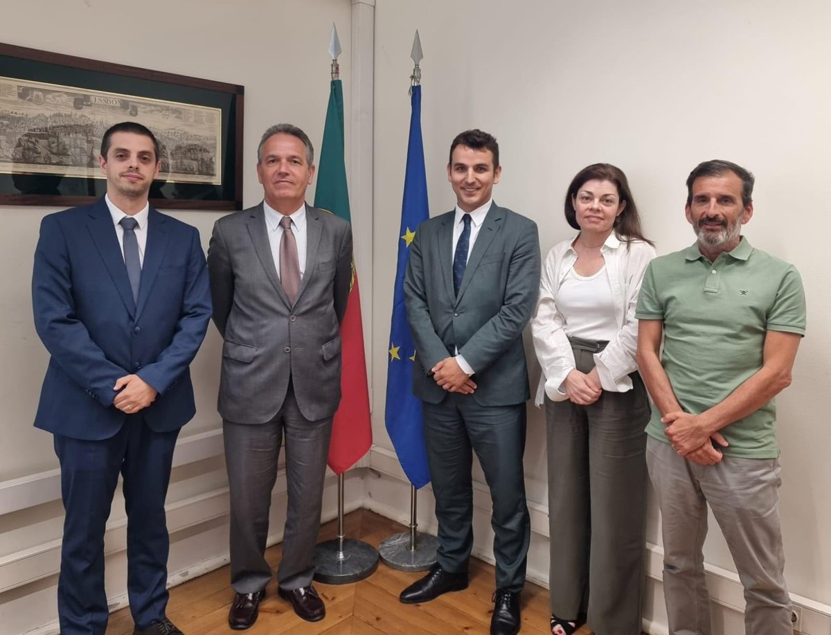 A FPCUB - Federação Portuguesa de Cicloturismo e Utilizadores de Bicicleta reuniu hoje com o Secretário de Estado da Proteção Civil, onde manifestou estar disponível para colaborar no reforço da segurança rodoviária.

#fpcub #bicicleta #governo