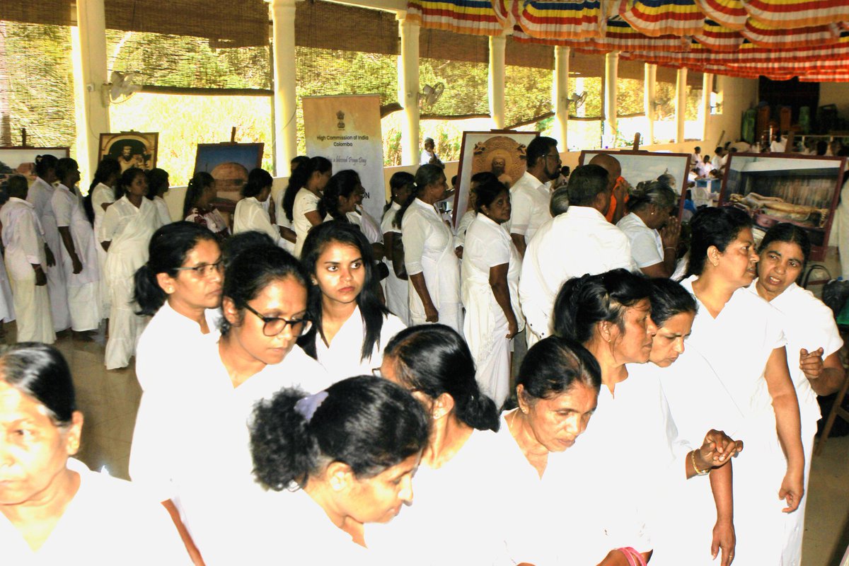 AhciKandy's tweet photo. Strengthening 🇮🇳🤝🇱🇰 cultural ties:
On the occasion of #Esala Poya Day, @AHCIKandy organised Exhibition on India’s Buddhist Heritage at the Badulu Muthiyangana Rajamaha Viharaya, Badulla.(1/2) https://t.co/EeZ7AxkOuU