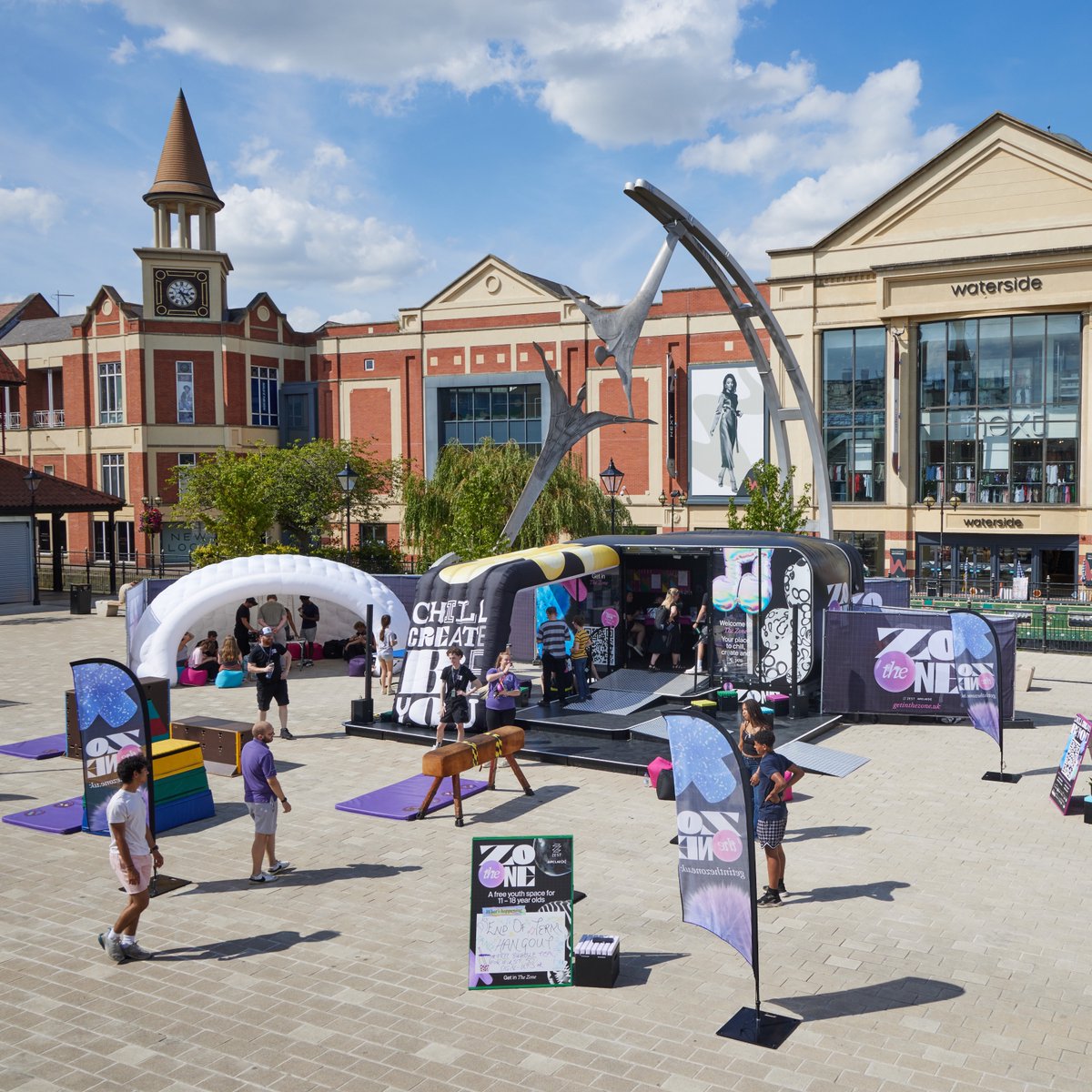 zesttheatre's tweet photo. Last night, we officially opened THE ZONE 💥
🎉 Confetti
🎧 DJs @NoiseAcademyuk 
🤸🏼‍♂️ Parkour @YMCALincs 
💃🏽 Dance @hubdanceteam / Lincoln Dances
🧋FREE Bubble Teas from Bubble Kiss

📷 @philcrowphoto 

[1/4] https://t.co/SN47rs1Ogm