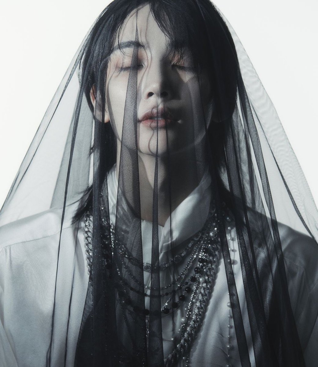dinoqtbabie's tweet photo. What if (prompt) —

Jeonghan is the vampire who took care for the human baby named Soony0ung. 

As Soony0ung grew up, he fell in love with a guy whom he initially thought was a normal human, Wonw00. 

However, over time, they discover that Wonw00 is actually a bloodsucker. https://t.co/YEY3koOGLO