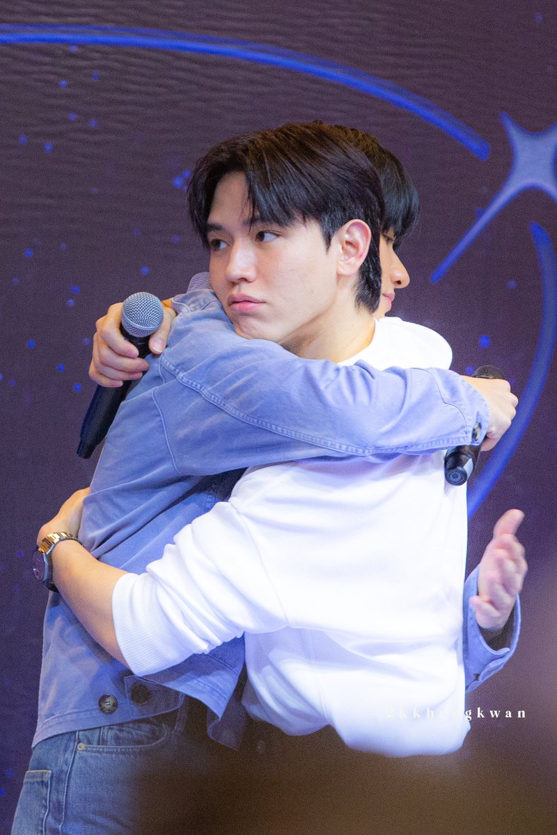 2kkhongkwan's tweet photo. ดึงพี่เค้ามากอดด้วย 🥹🥹🥹

TAWAN 20JUL BEYOND SUNSHINE
#Taytawan33rdBirthdayCharity
#Taytawan33rdBirthday #เตนิว 
@Tawan_V @new_thitipoom https://t.co/SXqxXPtyc1
