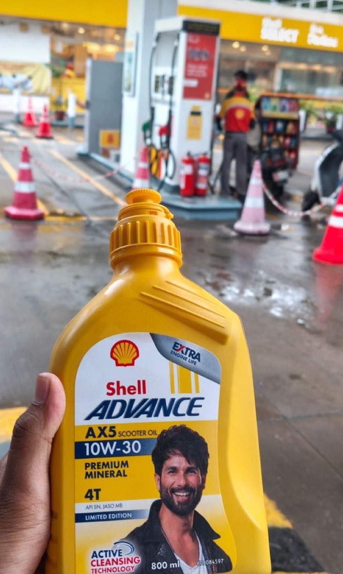 shahidkapoorFC's tweet image. Loved @shahidkapoor with #ShellAdvance @Shell_India 😘😘😘
