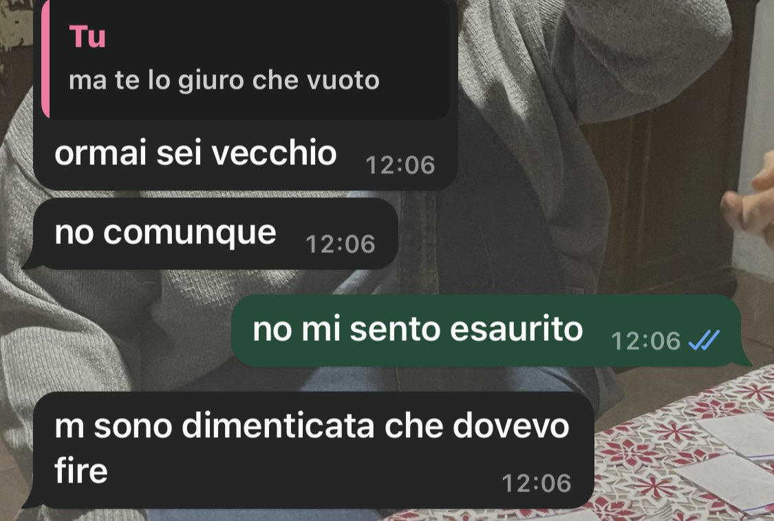 _babvspider's tweet photo. chat surreale tra me e @IramaRockstar perché siamo tutti e due ad un passo dalla pensione https://t.co/kxk1l4OhIq