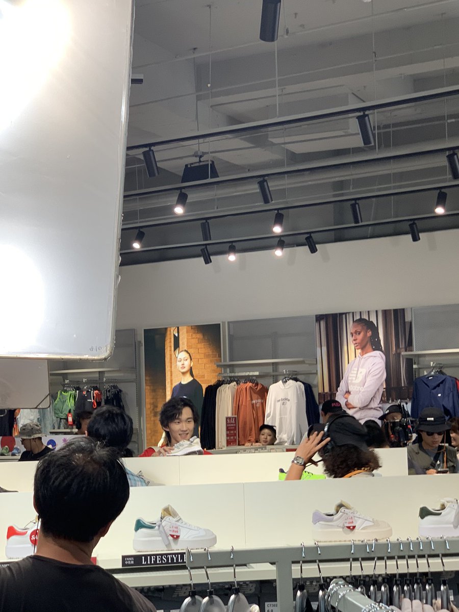 orbekistan's tweet photo. saw these models (i think) in gloria outlet here in taiwan who are they help ive been searching😭 https://t.co/jieZrlHvaN