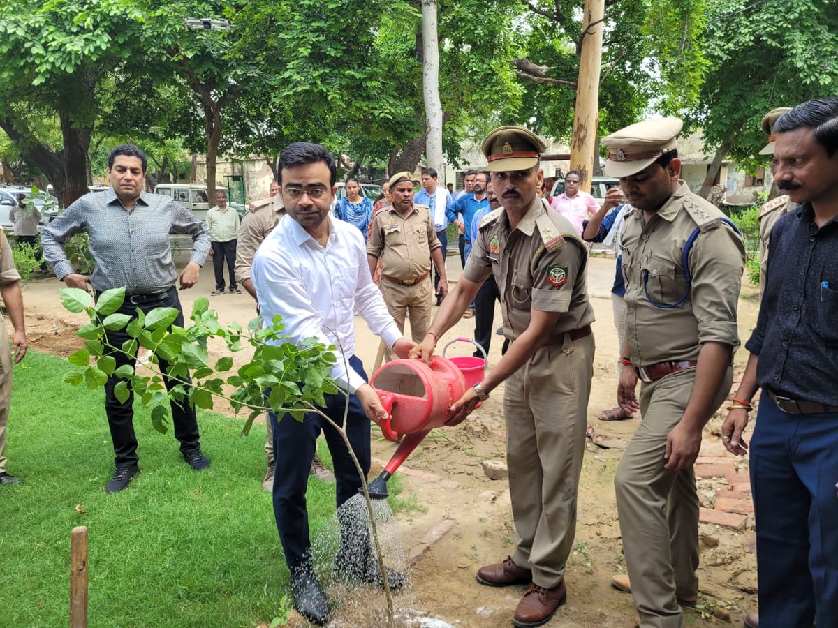 DM Hathras tweet media