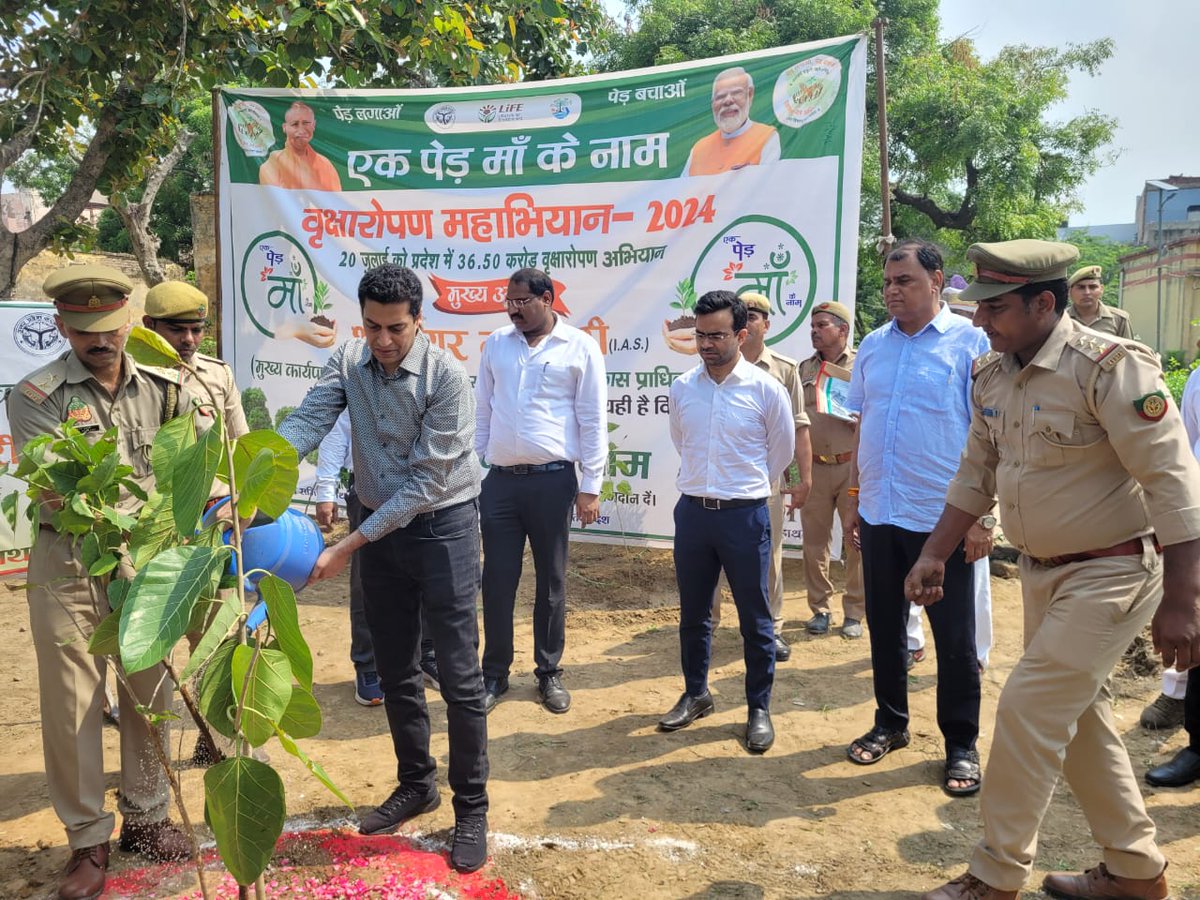 DM Hathras tweet media