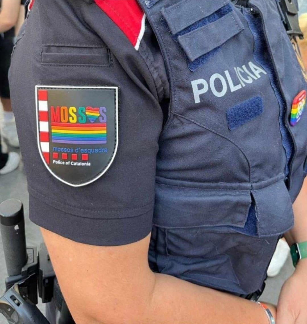 MisterCromer's tweet photo. @mossos #Amorosos.
Vivimos en una distopía. https://t.co/cY5NsGjyba