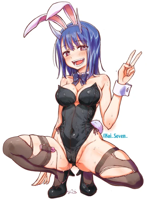 夏のコミケはル◯ドラゴンの本になりそうです。 これはボツ表紙。 バニーの色の赤と黒で揉めたので…