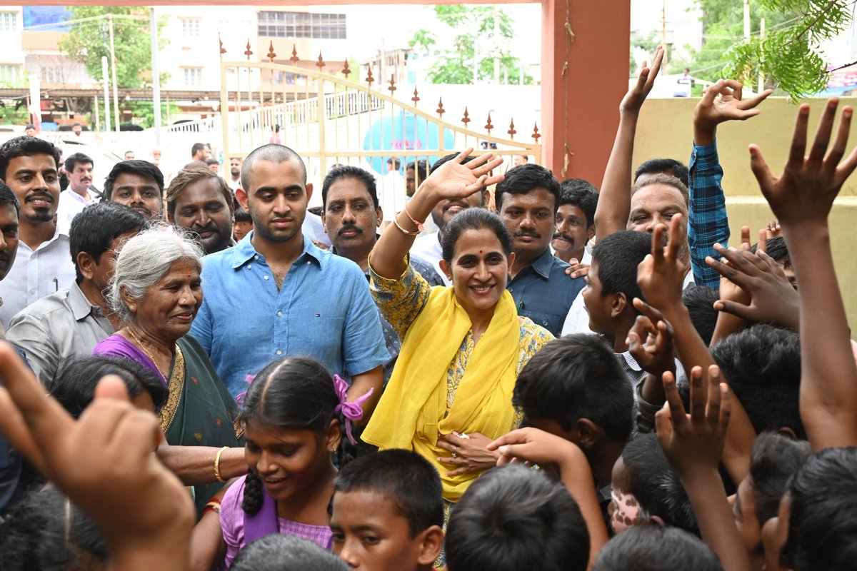 R_Madhavi_Reddy's tweet image. కడప నగరంలోని గాంధీనగర్ స్కూల్ ప్రాంతంలో 14లక్షలతో నిర్మించే రోడ్డుకు, ఇరువైపులా డ్రైనేజీ నిర్మాణానికి శంకుస్థాపన చేయడం జరిగింది.

#Kadapa #MLAReddeppaGariMadhavi #kadapadevelopment #madhaviforkadapa #tdpfordevelopment #AndhraPradesh