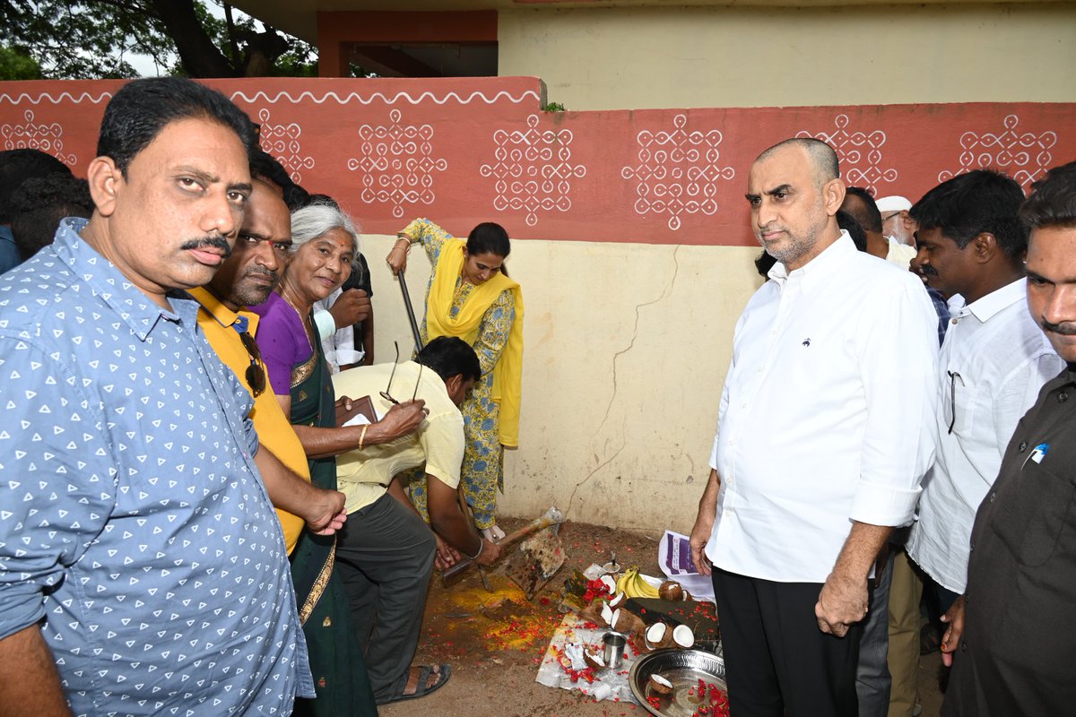 R_Madhavi_Reddy's tweet image. కడప నగరంలోని గాంధీనగర్ స్కూల్ ప్రాంతంలో 14లక్షలతో నిర్మించే రోడ్డుకు, ఇరువైపులా డ్రైనేజీ నిర్మాణానికి శంకుస్థాపన చేయడం జరిగింది.

#Kadapa #MLAReddeppaGariMadhavi #kadapadevelopment #madhaviforkadapa #tdpfordevelopment #AndhraPradesh