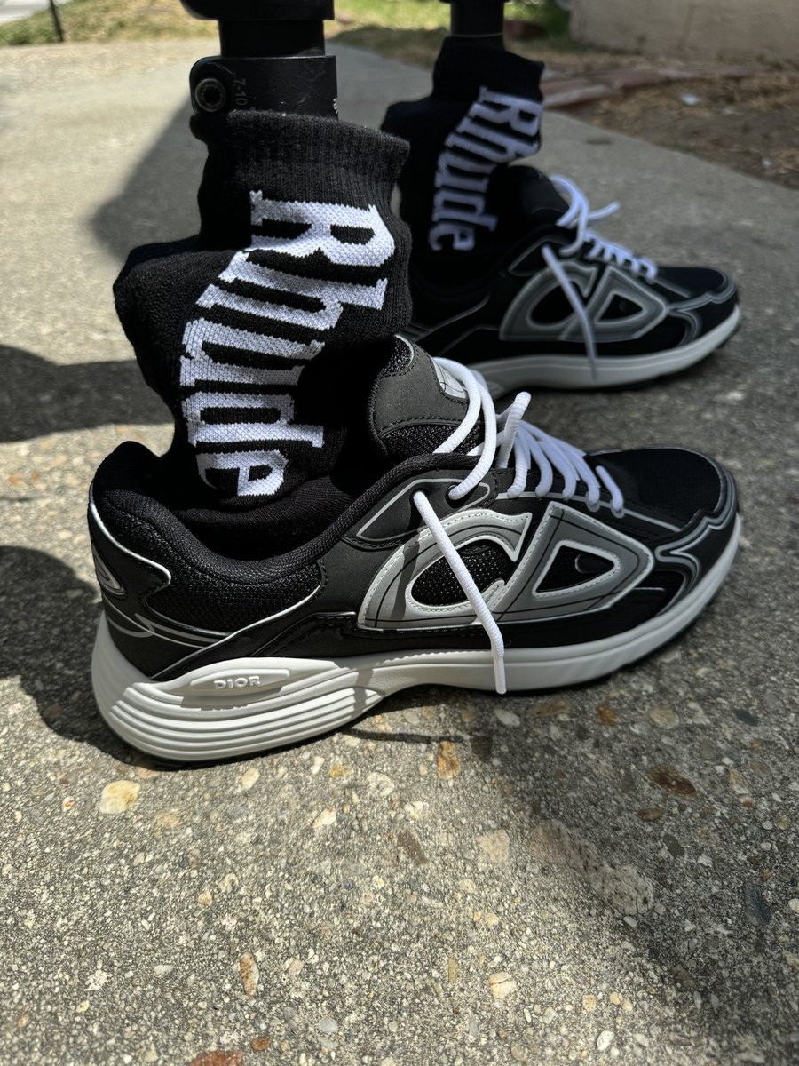 selfmadekash_'s tweet photo. Best Dressed Amputee 🦿🔥💳🏧 Ain’t No Motion Been Stopped 🐐 https://t.co/J6rJ0SlpLH