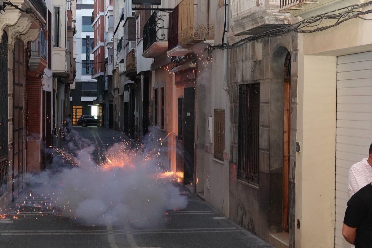 FallaCTarancon's tweet image. 😍 I per fi va arribar un dels dies més esperats de l'any. 

💥 La tirá de traca a les nostres Falleres Majors Maria i Judith. 

✨ Va ser una nit màgica, la que vam poder compartir amb la família fallera.