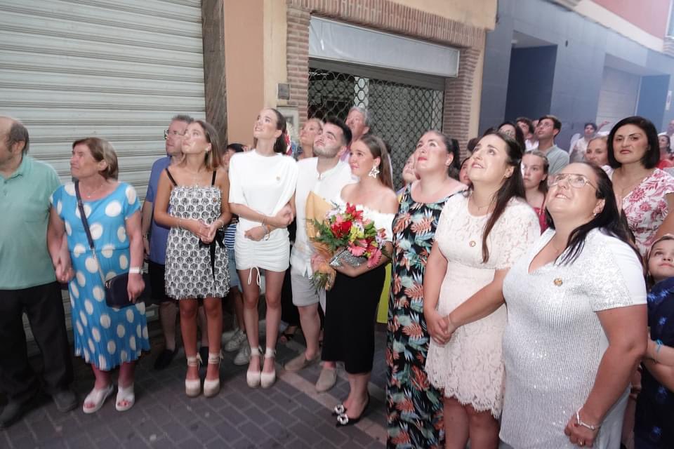 FallaCTarancon's tweet image. 😍 I per fi va arribar un dels dies més esperats de l'any. 

💥 La tirá de traca a les nostres Falleres Majors Maria i Judith. 

✨ Va ser una nit màgica, la que vam poder compartir amb la família fallera.