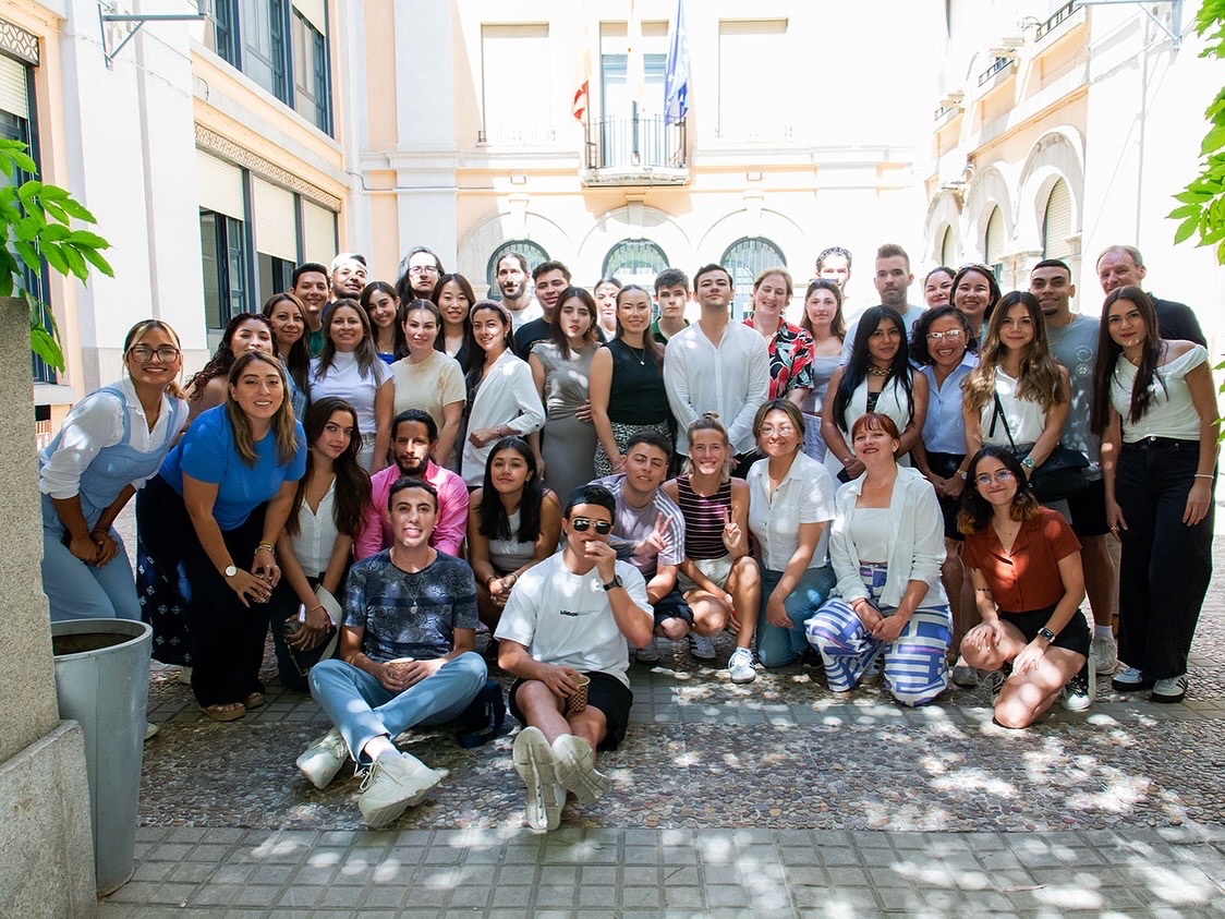 fundacionucm's tweet photo. ¡Muchas memorias quedarán del #verano en #Madrid! Gracias por elegir vivir esta experiencia en la @unicomplutense, que a partir de ahora, también es vuestra universidad. #ECV24 👏

Finaliza Escuela Complutense de Verano. ✅ https://t.co/8efqPtDk71