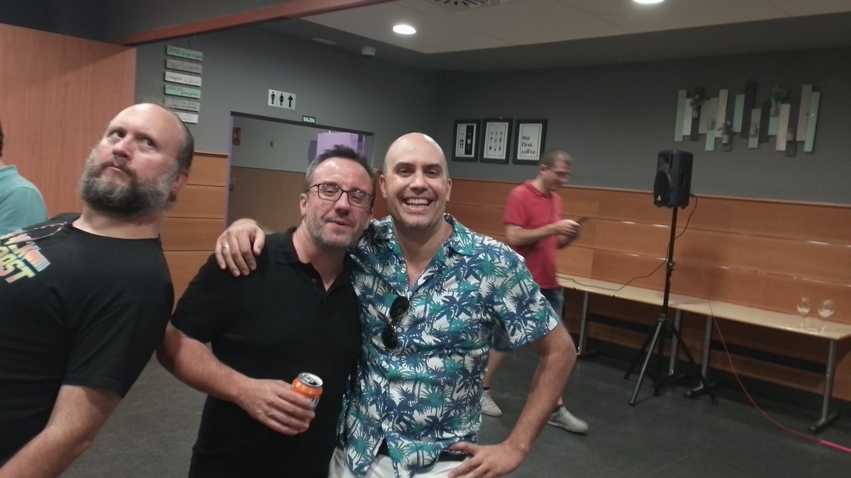 oppicaro's tweet photo. Y no podía faltar una foto con mi gente VIP, como @guille_fdi, que después de casi 14 años ya era hora de hacernos alguna! 😂😛 https://t.co/y0yQ03O9Gy