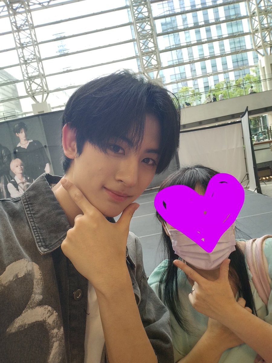 kimi12072's tweet photo. 今日も先週から引き続き
YOUNITEのオフイベに✨
ウォノ君とヒョンソク君と2ショ😍
全員ハイタも出来た😊

#WONOO
#HYUNGSEOK
#YOUNITE https://t.co/nNuXXqr6e5