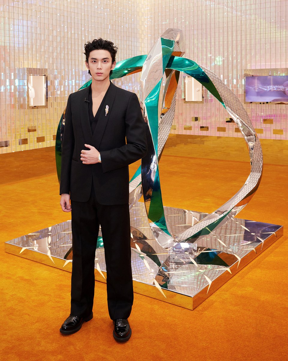 Bulgariofficial's tweet photo. Join Yifei Liu and Leo Wu at the Serpenti Factory's grand finale in Beijing. The exhibition celebrates the everlasting influence and power of Bvlgari’s signature motif.
#Bvlgari #BvlgariJewelry #Serpenti #Serpenti75 #SerpentiFactory https://t.co/FtqGcJJYQ2