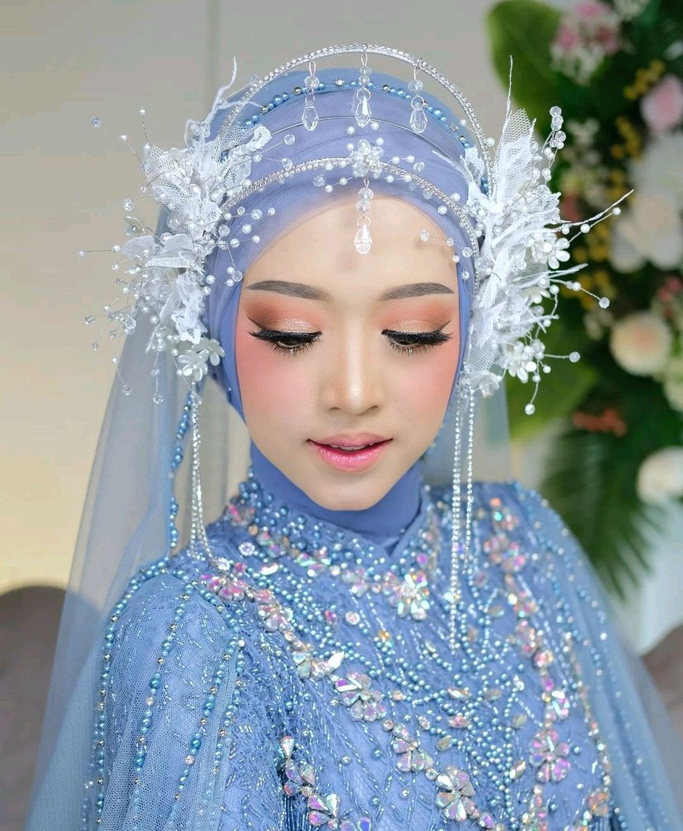tytarias's tweet photo. Keindahan warna biru mencerminkan ketenangan dan kedamaian, seperti langit cerah dan laut yang tak berbatas. Mari nikmati indahnya pesona biru dalam dirimu di momen istimewa! 💙 #KeindahanBiru #PeacetoYourEyes
#TytaRias #MUAJepara https://t.co/41iBQIJ8iB