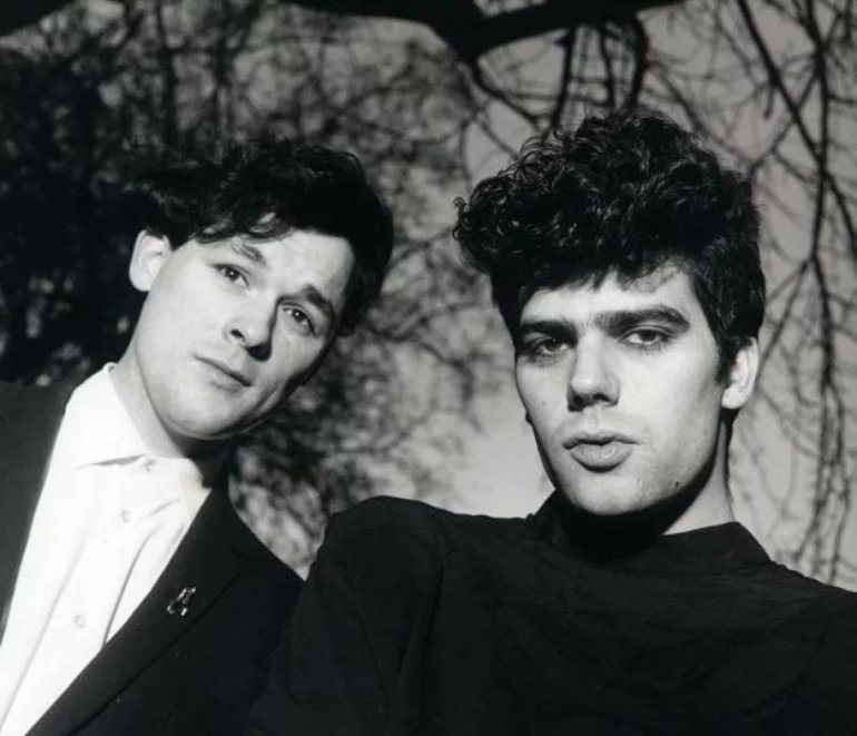 A thread looking forward to our Scottish Pop Special at The Phoenix tonight. howdoesitfeel.co.uk/thephoenix.html

My 50 favourite Scottish artists. 

1. The Associates. From Scotland and also from another planet. Party Fears Two still sounds incredible, utterly fearless, completely magical.