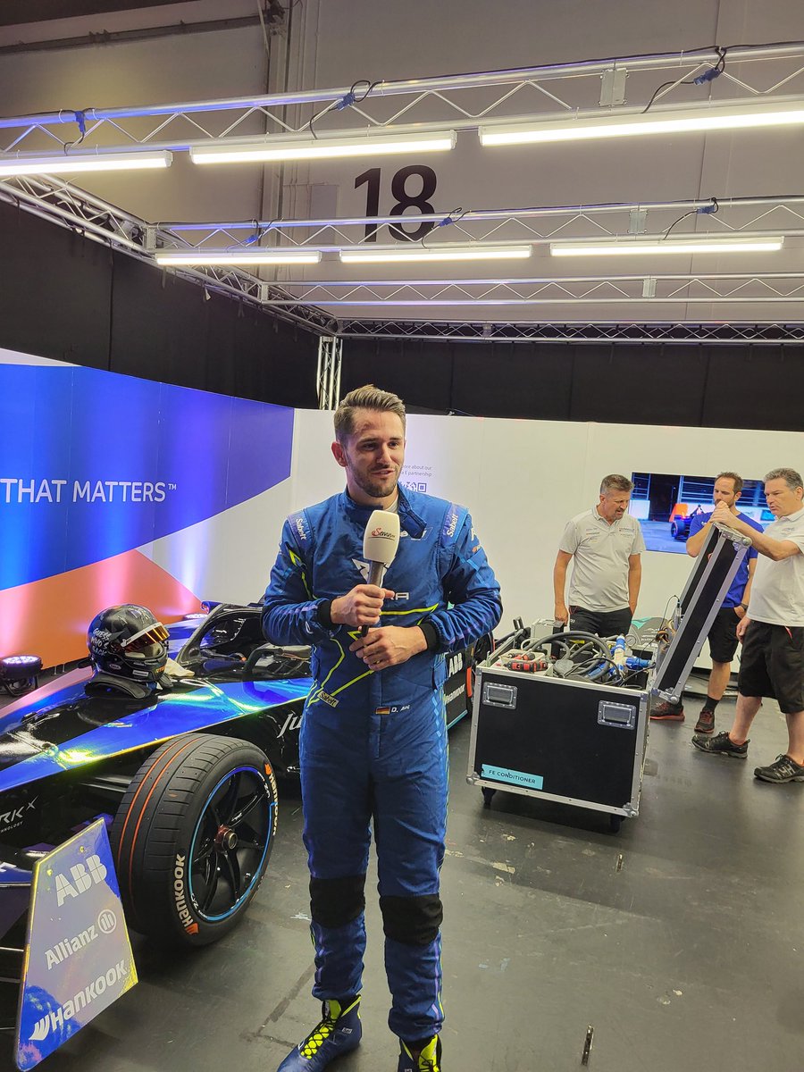 tobiw_apex's tweet photo. Guess who's back...
#LondonEPrix 🇬🇧 #FormulaE #ABBFormulaE #ServusTV https://t.co/lQ3a3r5Rd0
