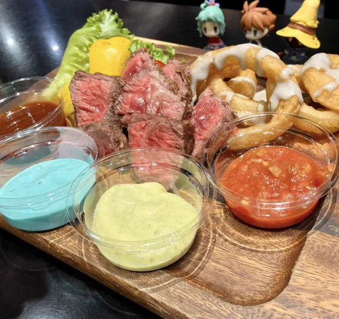 今日はお誘いいただいてスクエニカフェのFFピクセルリマスターコラボカフェに行ってきた!コラボメニューはどれも美味しかったし、FFシリーズは4と5が一番思い入れがあるからめっちゃ満喫してきた〜やっぱりドットは良いね… 