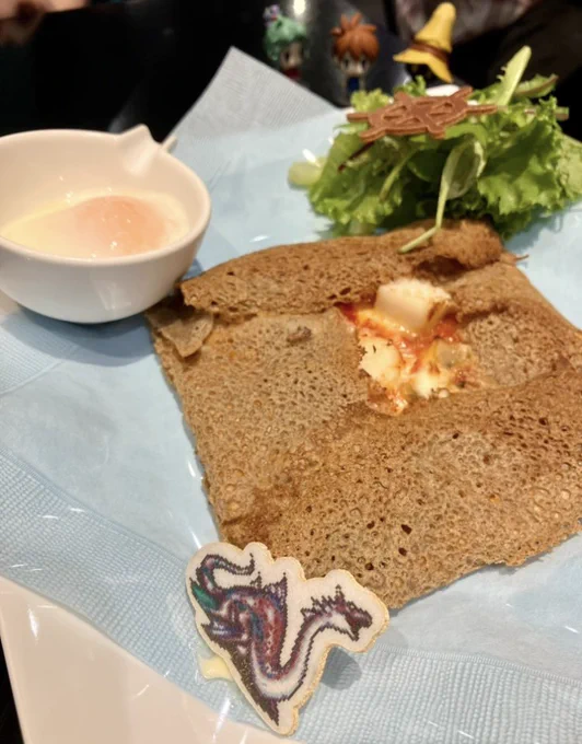 今日はお誘いいただいてスクエニカフェのFFピクセルリマスターコラボカフェに行ってきた!コラボメニューはどれも美味しかったし、FFシリーズは4と5が一番思い入れがあるからめっちゃ満喫してきた〜やっぱりドットは良いね… 