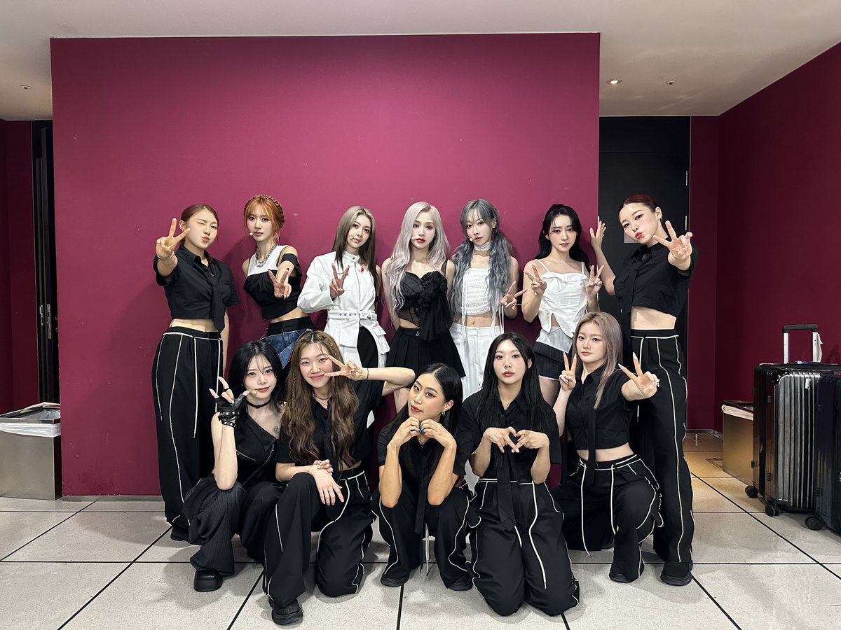 hf_dreamcatcher's tweet photo. [#드림캐쳐] 막방 끝마쳤습니다! 모두 고생했고 고마웠어요❣️ 다 함께 저스티스 메잌스 미 파잇~~! 파이팅✨

#Dreamcatcher #쇼음악중심 https://t.co/vbzAyy6gka