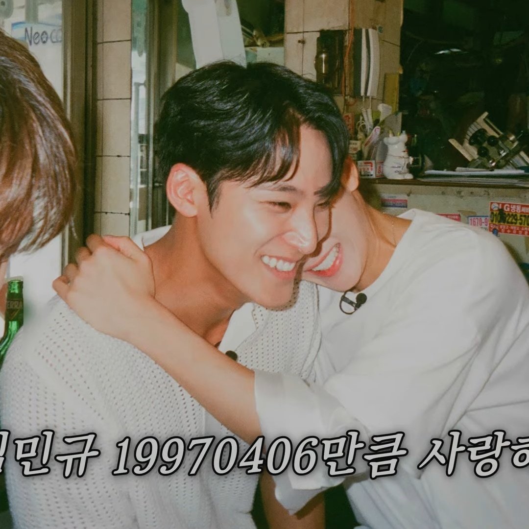 svteenwrld's tweet photo. this followed by a 2 minute moment where they both talked about how they are each other's closest friends within the group, how they share the same humor and how much they appreciate each other for being there for one another,,,,,,,,,, boogyu crying hours open. https://t.co/jZfWDrHHCG