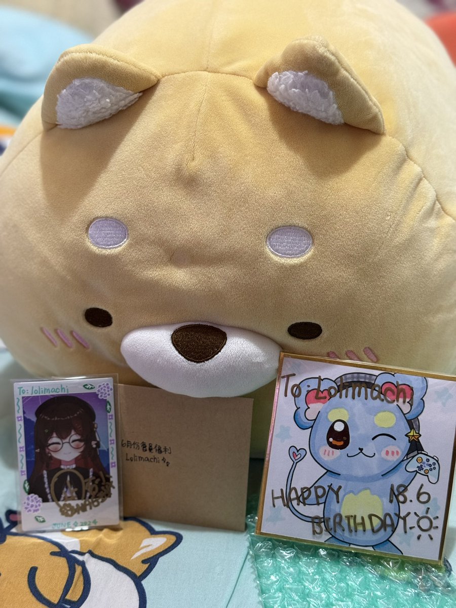 收到啦～砂砂送比我既第一個生日禮物❤️
多謝砂砂畫左一個咁可愛既我呀❤️❤️
我終於由一粒豆進化左做一隻草草😆😆
包裝用既啪啪紙仲要係藍色既心心💙💙
細節滿滿🥰
再附上一個美女既自拍照😍
我真可愛💙💙
#妖精的秘寶 
<a href="/NAGISA_HK/">NAGISA 凪砂🧚‍♀️💚【膽小妖精】𝘏𝘒𝘝𝘵𝘶𝘣𝘦𝘳</a>