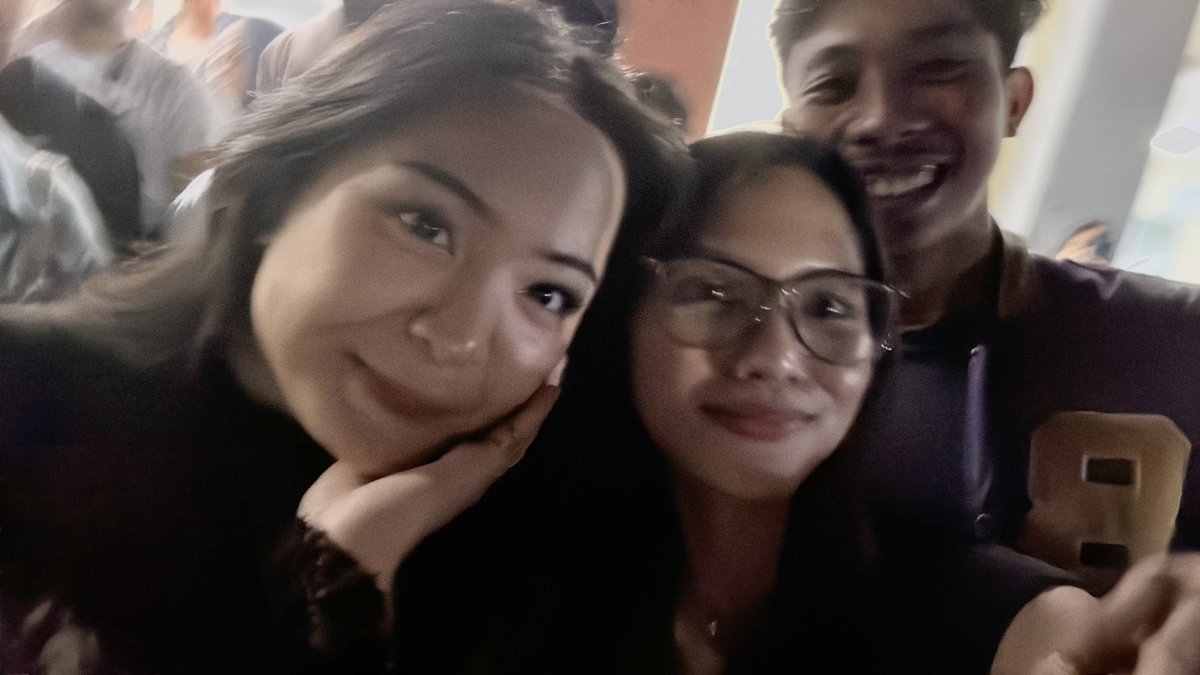 audyapr's tweet photo. @bearnotber what a good moment🥹🥹❤️❤️
and shoutout untuk pacarku yang sangat supportive mau nemenin untuk nungguin &amp; ngejer sampe bernadya pulang🥹❤️‍🩹 https://t.co/mvtFQdwGE6