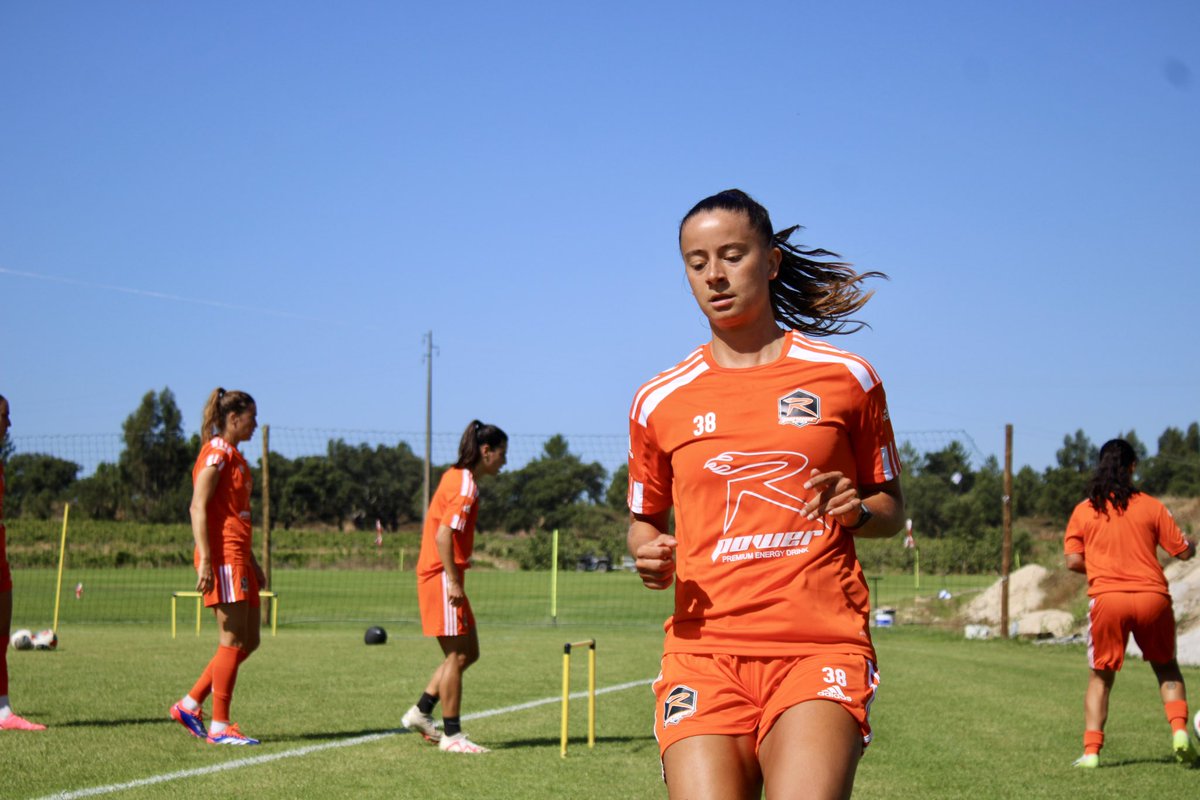 racingpower_fc's tweet photo. 1° treino com muitas caras novas 🤗⚽️🔛

#raçaquererunião #orangeisthenewflame
#federacaoportuguesadefutebol #futebolfeminino #RacingPowerFC #adidas #desportiva https://t.co/qm9S0YyKZg