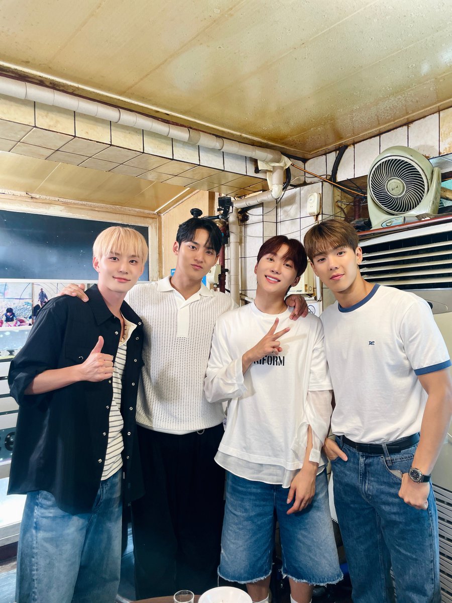 ｡*⭒ 🐻🐶 𝐖𝐢𝐭𝐡 🐶🍊 ⭒*｡

#JUNGWOO #정우 
#NCT #NCT127 
#SHOWNU #셔누 
#MONSTAX #몬스타엑스
#MINGYU #민규 #SEUNGKWAN #승관 
#SEVENTEEN #세븐틴
#노포기
