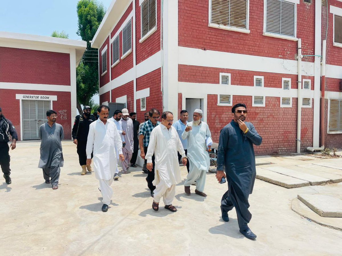 KashifShoroPPP's tweet photo. Visited Water Treatment Plant Hala Naka &amp; Pretabad, was accompanied with Farid Qureshi, Zahid Khemtio CEO HW&amp;SC, Zulfikar Memon, Operational Director HESCO Hyderabad to provide dual feeders of electric power to provide uninterrupted water supply to the people of area. https://t.co/E66XTfAyrP